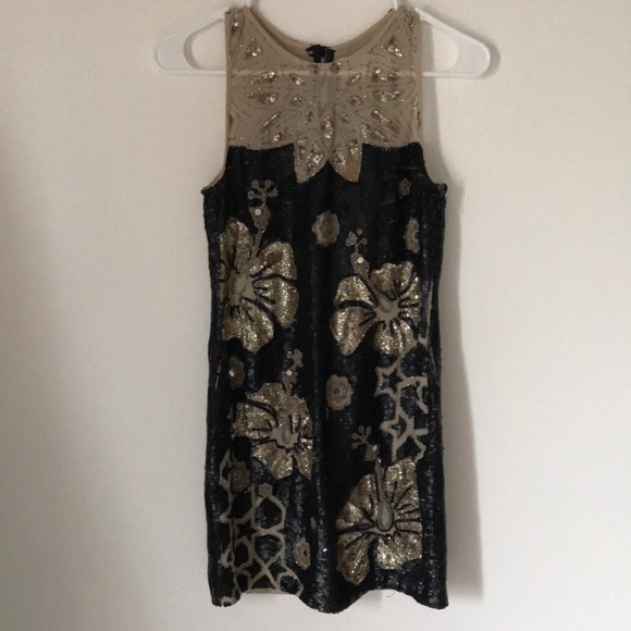 Needle and thread dress 2 - Picture 7 of 8